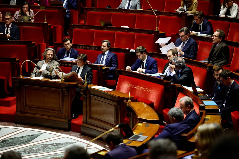 Des deputes a l'assemblee nationale a paris