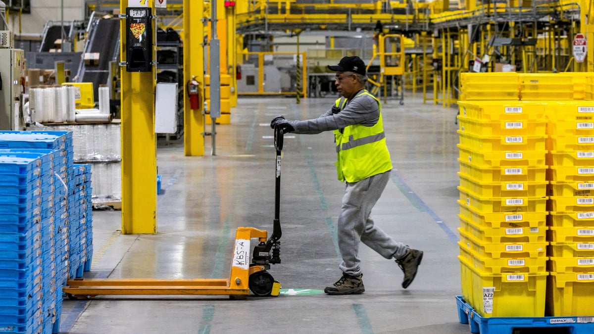 Le centre de distribution d'amazon en pleine effervescence pour le cyber monday