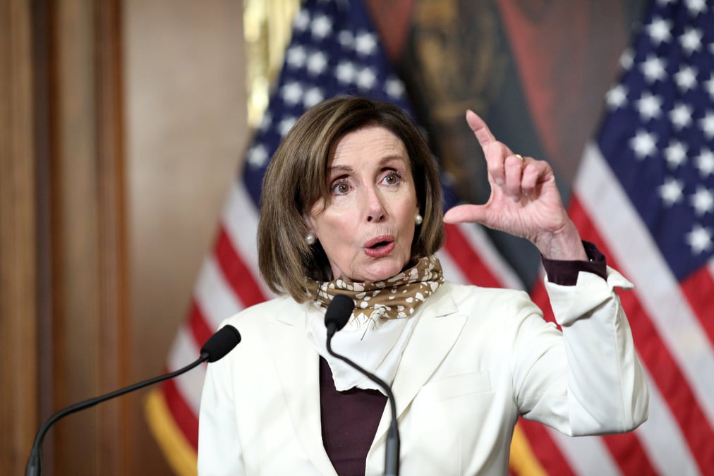 Pelosi annonce qu'elle soutiendra biden en novembre
