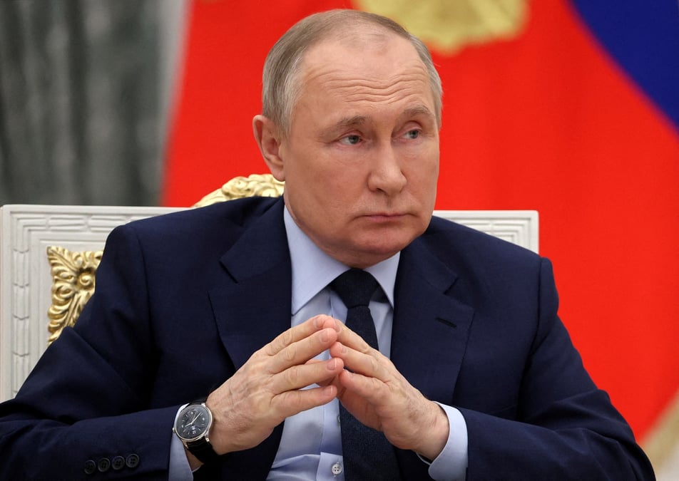 Poutine revendique la victoire a marioupol, l'ukraine conteste