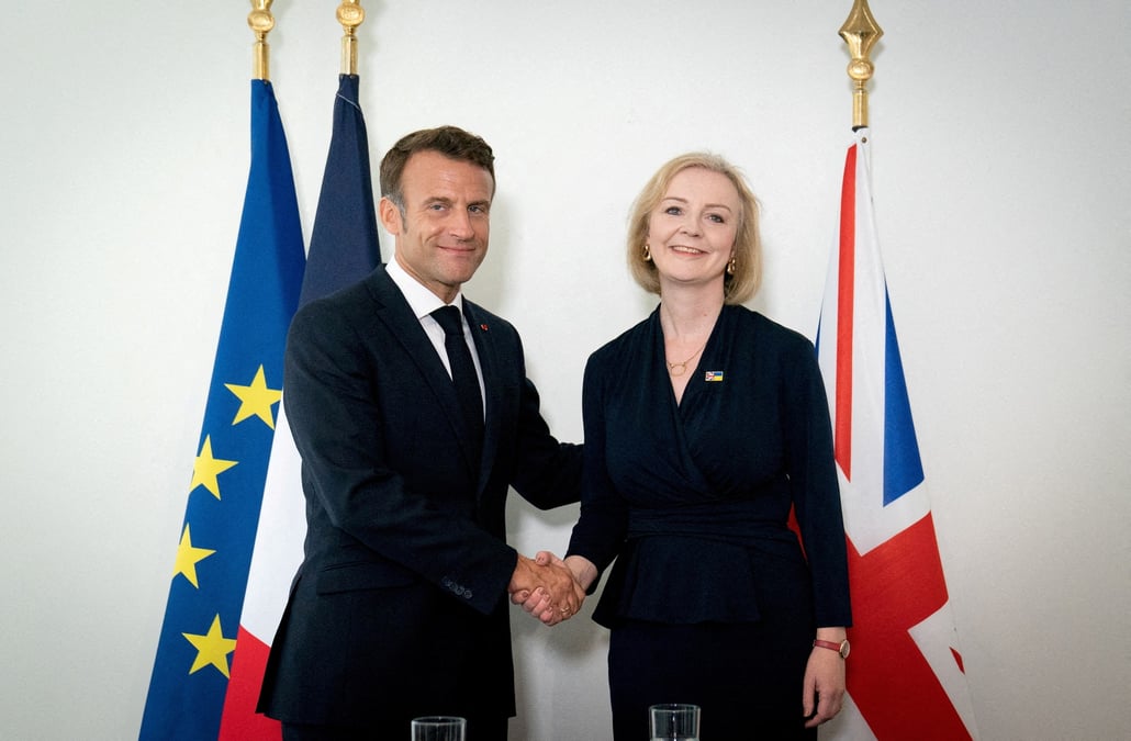 La premiere ministre britannique liz truss tient une reunion bilaterale avec le president francais emmanuel macron, au siege des nations unies (onu) a new york