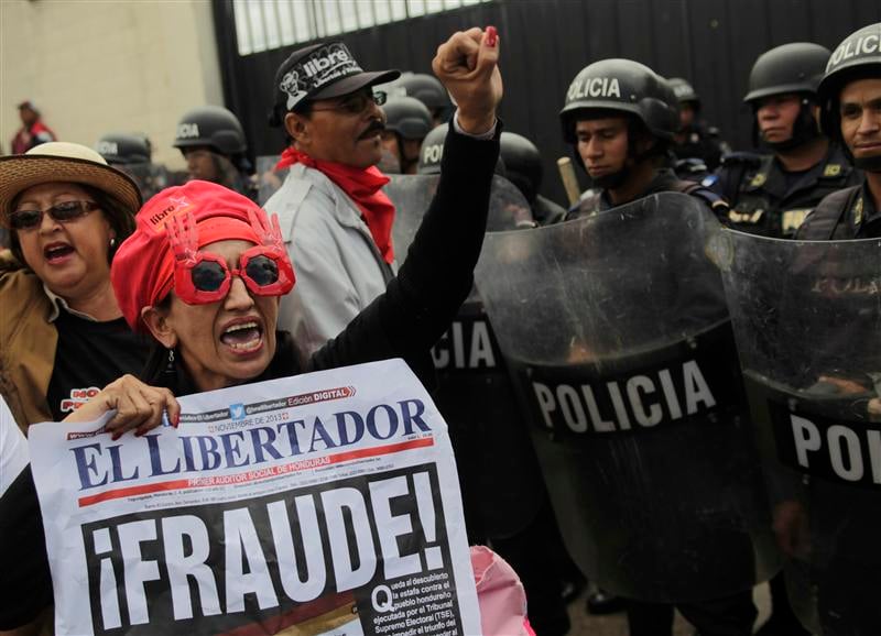 Des manifestants dénoncent le résultat du scrutin au Honduras
