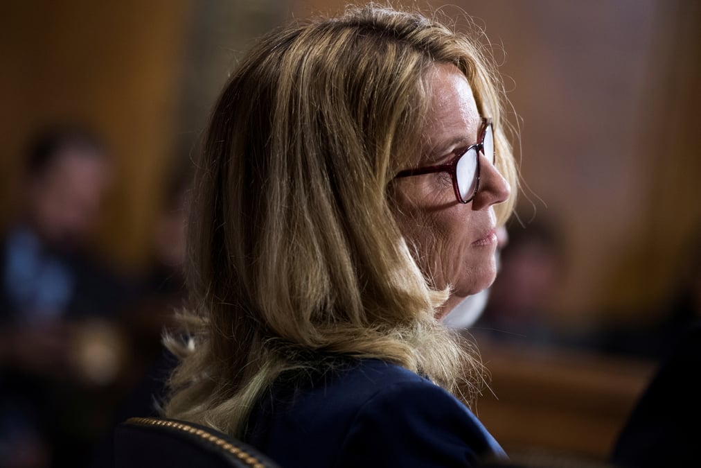 Deux elus republicains deplorent les moqueries de trump sur blasey ford