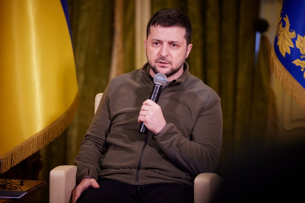 Ukraine: zelensky reclame des discussions approfondies avec moscou