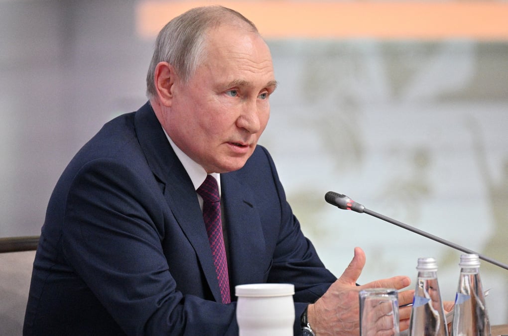 Le president russe vladimir poutine, lors d'une reunion a sochi