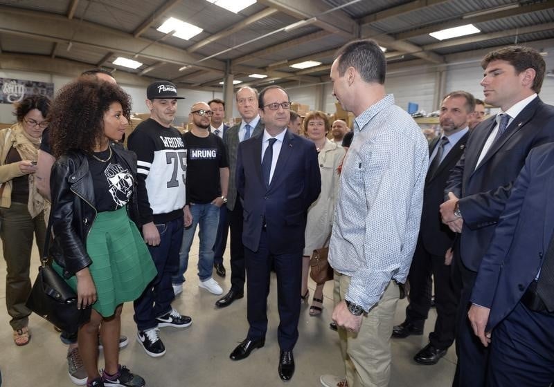 Francois hollande encourage l'entreprenariat dans les quartiers