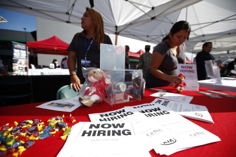 Les creations d'emploi aux etats-unis restent fortes en octobre