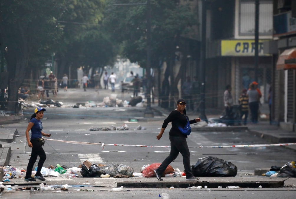 Journee meurtriere au venezuela ou les electeurs ont boude les urnes