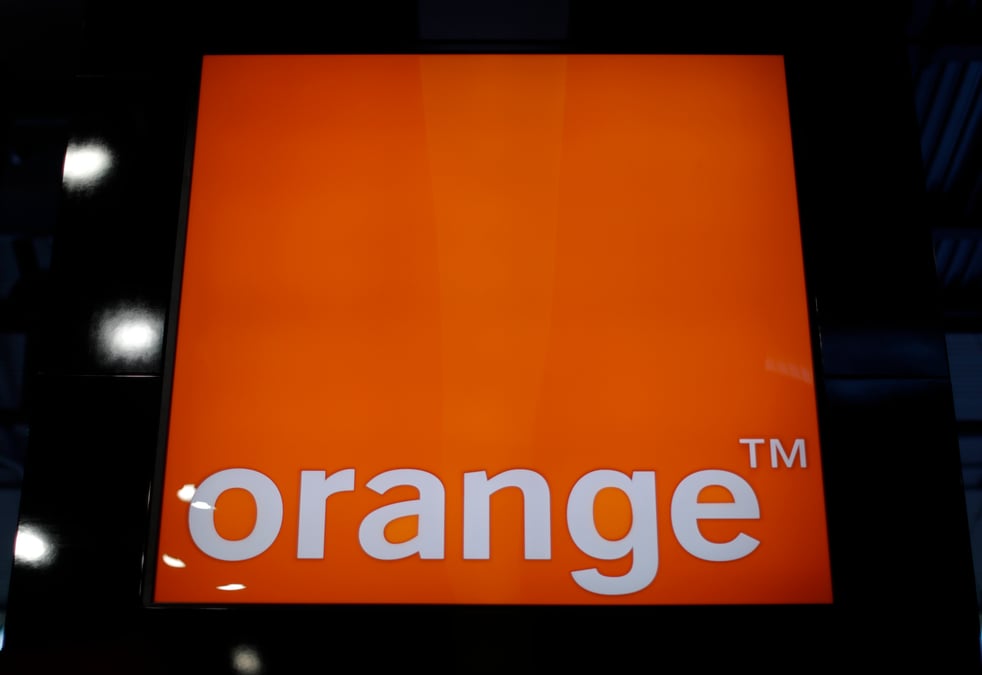 Orange: la hausse des ventes ralentit au troisieme trimestre, objectifs confirmes