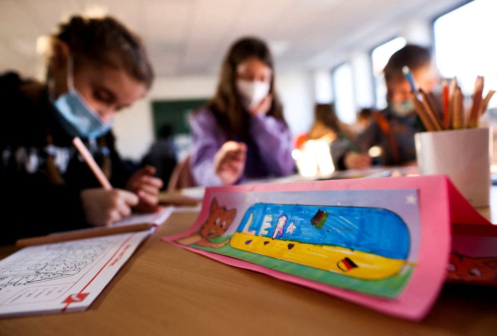 Ukraine: cent-douze enfants tues par la guerre, selon le ministere public