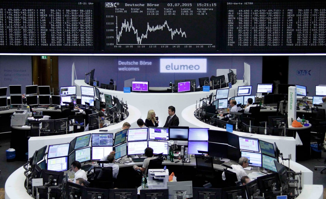 Les bourses europeennes dans le rouge a la mi-seance