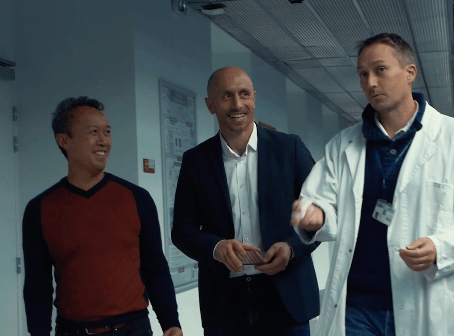 Franck Barath au centre, entouré de son équipe installée au HUB Energie d'Amiens.