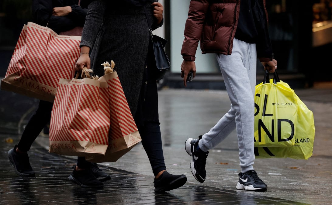 Etats-unis: hausse plus marquee que prevu des ventes au detail en juin