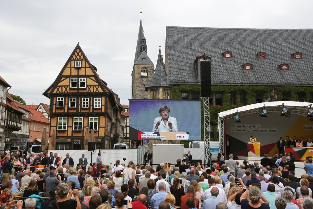 Meeting electoral agite pour merkel dans l'est de l'allemagne