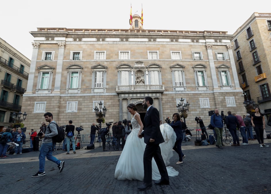 La catalogne passe sa premiere journee sous tutelle de madrid