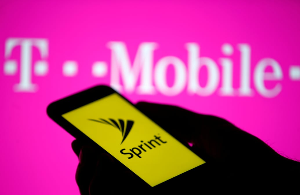 La fcc suspend l'examen du projet de fusion sprint-t mobile