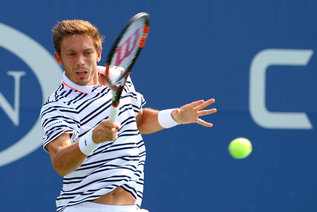 Mahut reussit son entree, paire passe a l'as