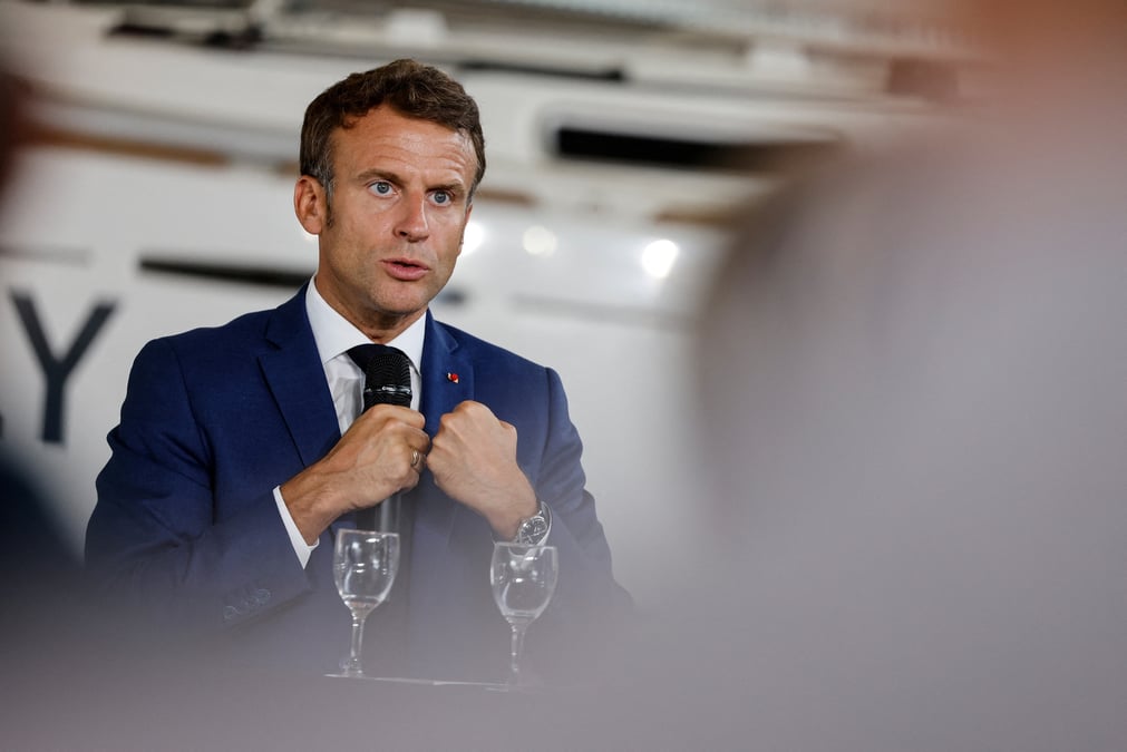Le president francais emmanuel macron lors d'un discours aux sables-d'olonne en france
