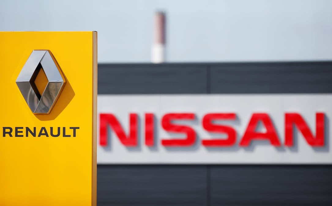 Les logos des constructeurs automobiles renault et nissan