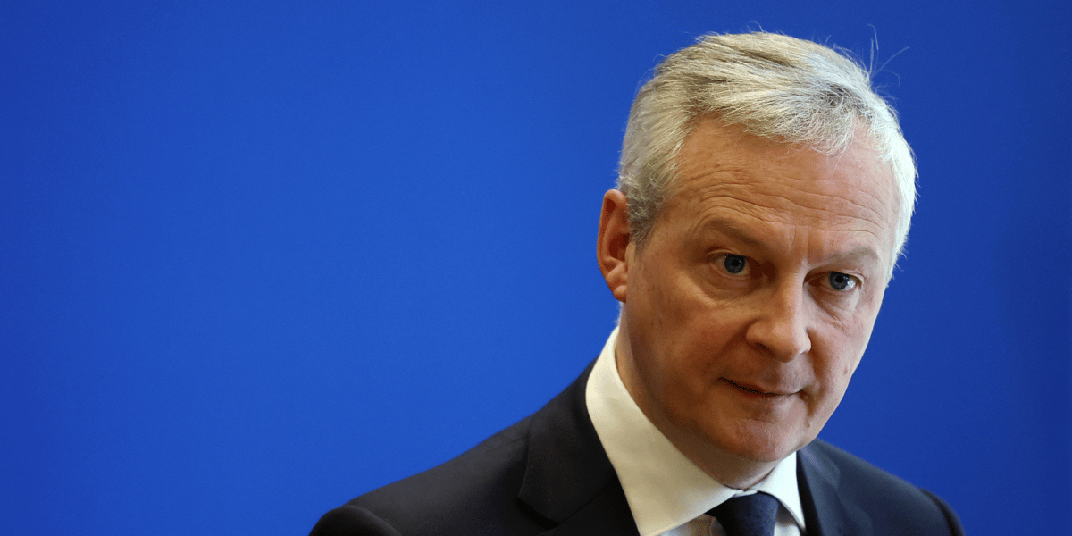 Le maire, ministre francais de l'economie et des finances a paris