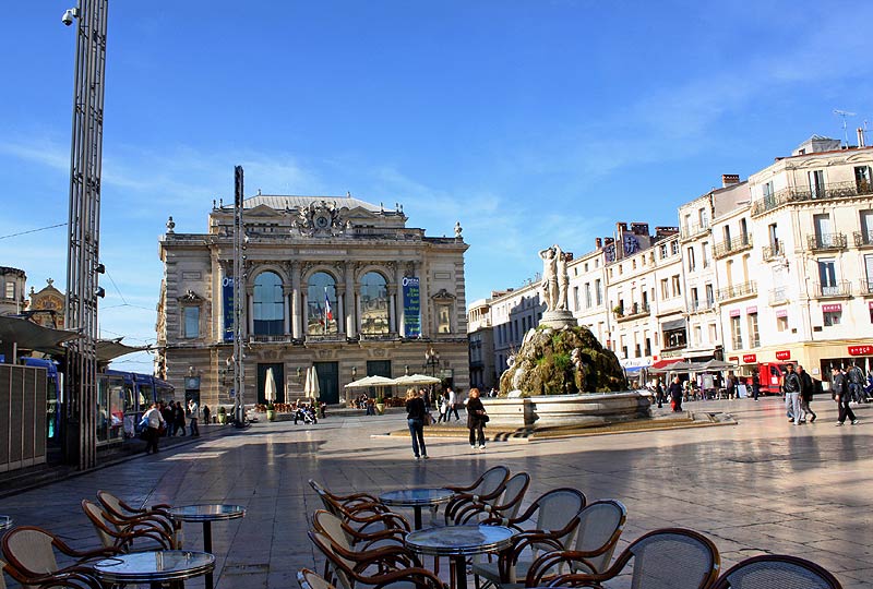 La Place de la Comédie, qui s'étend sur 13 000 m2, dont 20 % de commerces, va être réaménagée