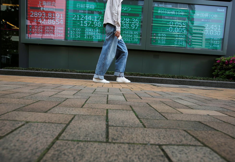 Tokyo finit en baisse