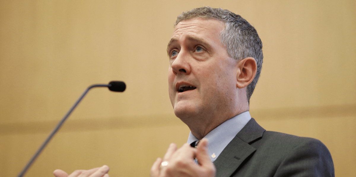 La fed doit etre "directe et offensive" contre l'inflation, dit bullard