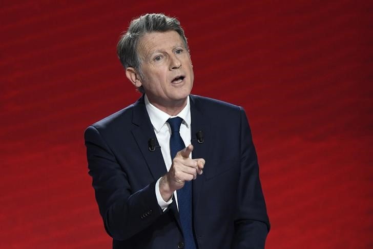 L'equipe de macron denonce un "derapage inqualifiable" de peillon