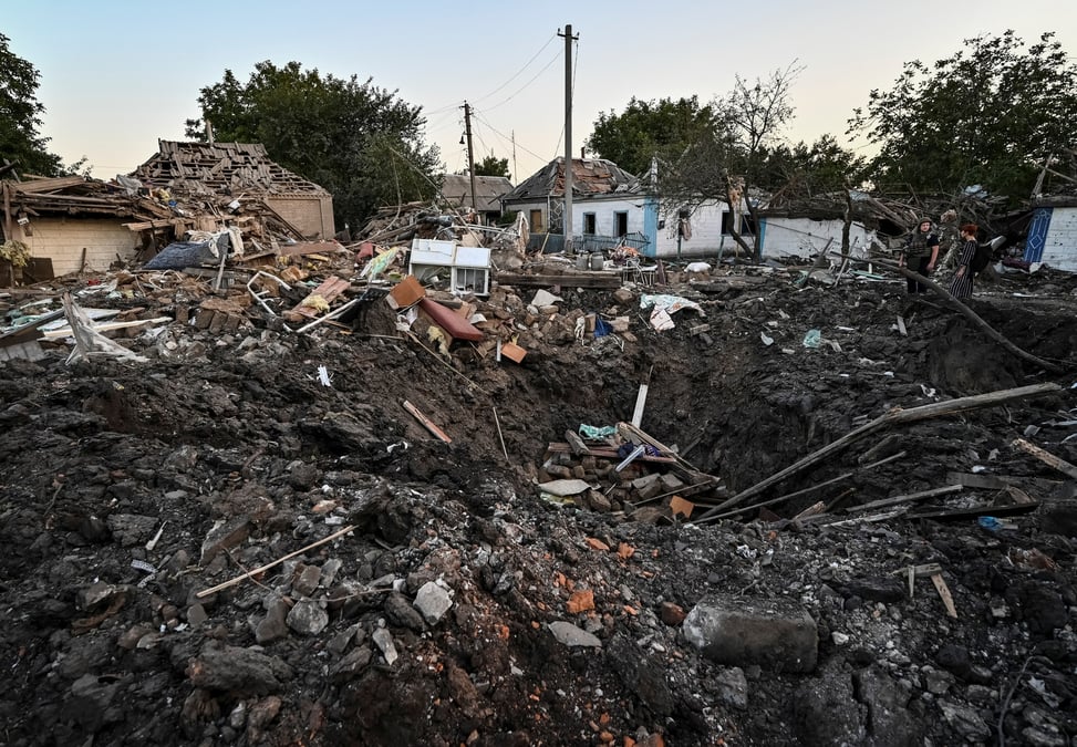 Ukraine: moscou confirme avoir frappe la gare de tchaplyne, kyiv deplore 25 civils tues