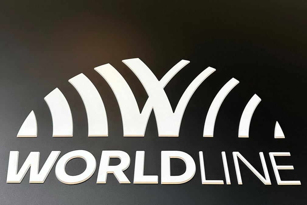 Le logo de worldline au siege de la societe dans le quartier de la defense