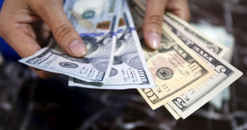 La baisse du prix de l'essence freine l'inflation en fevrier aux usa
