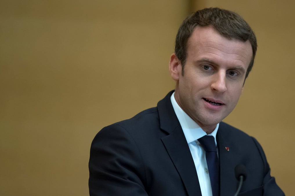 Macron porte plainte contre un photographe pour harcelement