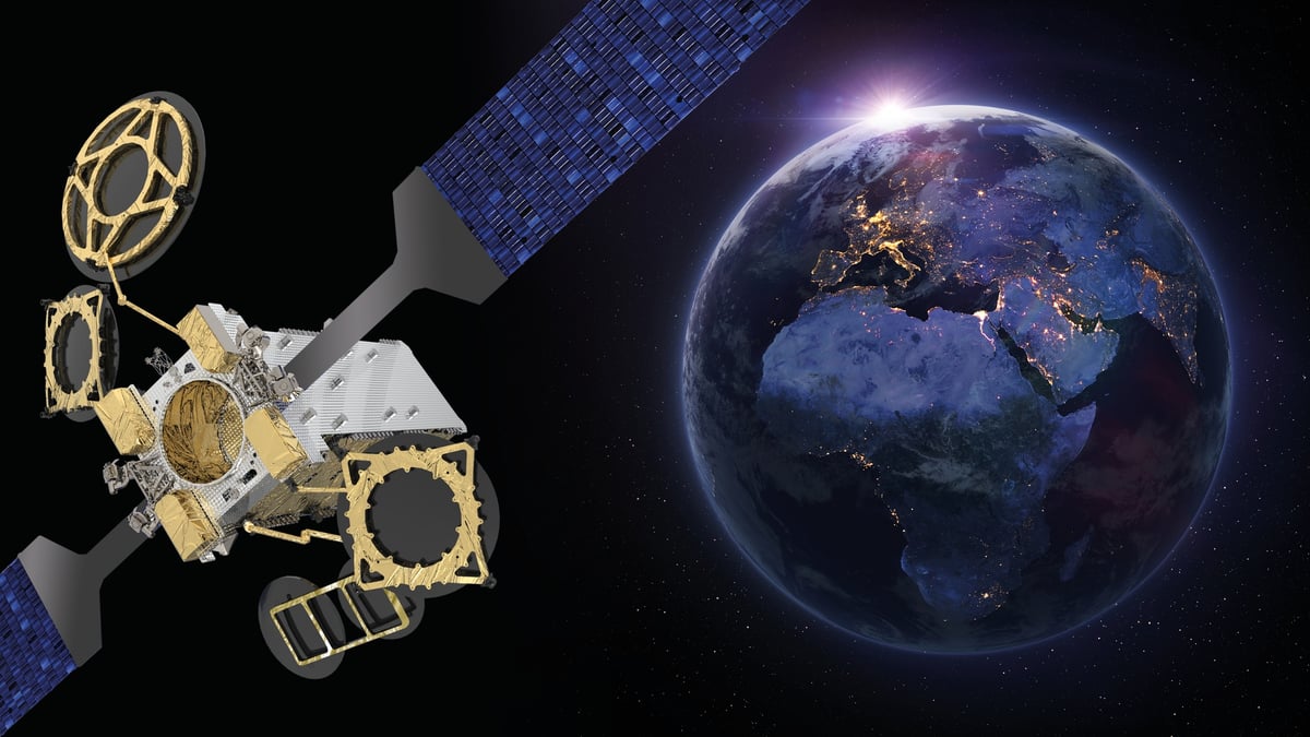 La mission de ce satellite "tout électrique" sera d'"assurer la continuité des missions du satellite Eutelsat 10A", notamment de diffusion de chaînes de télévision, et de fournir des "services de connectivité à bord des avions et des bateaux grâce à deux nouvelles charges utiles innovantes HTS" (haut débit).