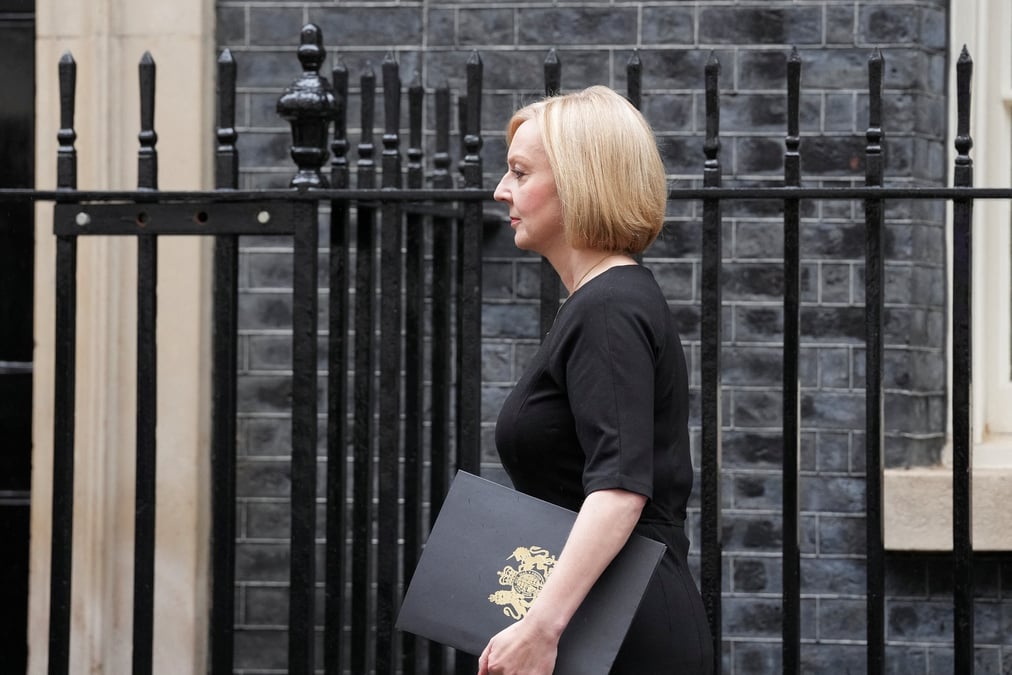 Le premier ministre britannique liz truss devant le 10 downing street, siege du gouvernement
