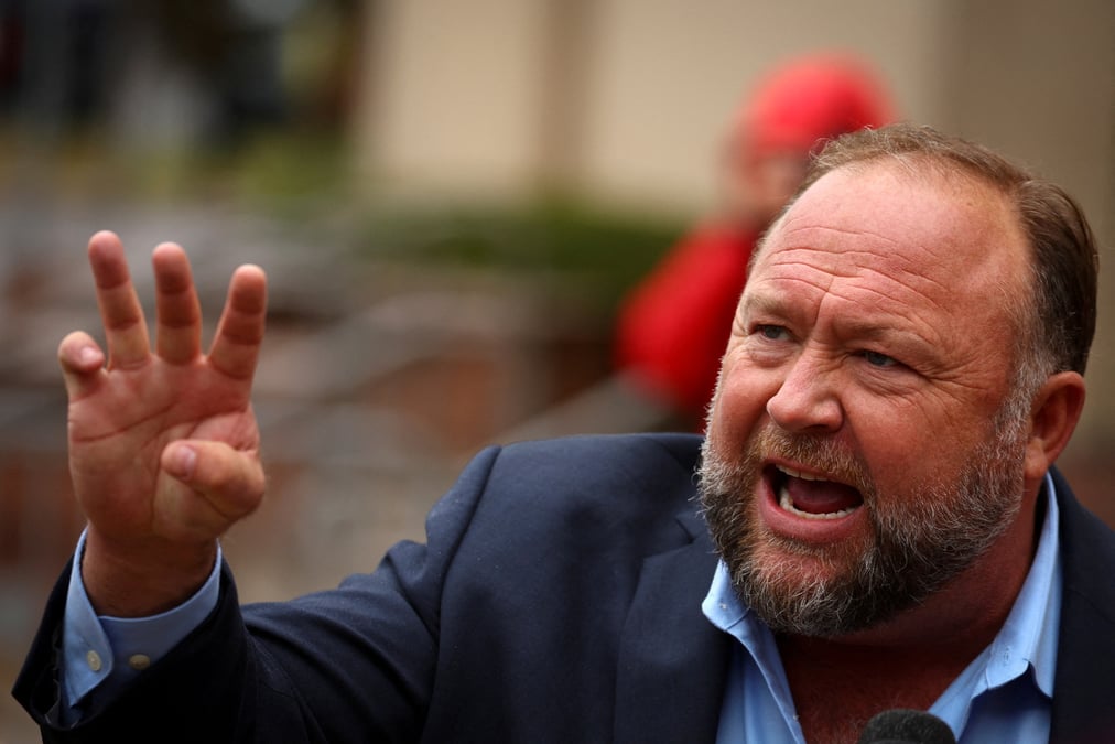 Le complotiste americain alex jones