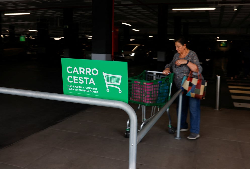 Une cliente dans un supermarche mercadona a ronda