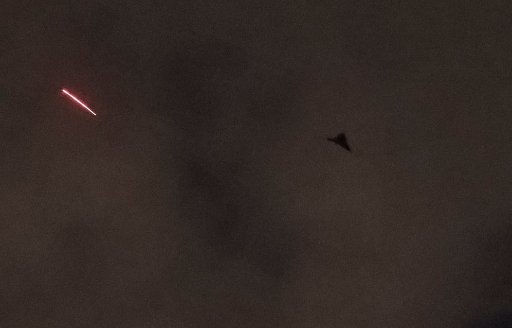 Un drone survole le ciel de kyiv
