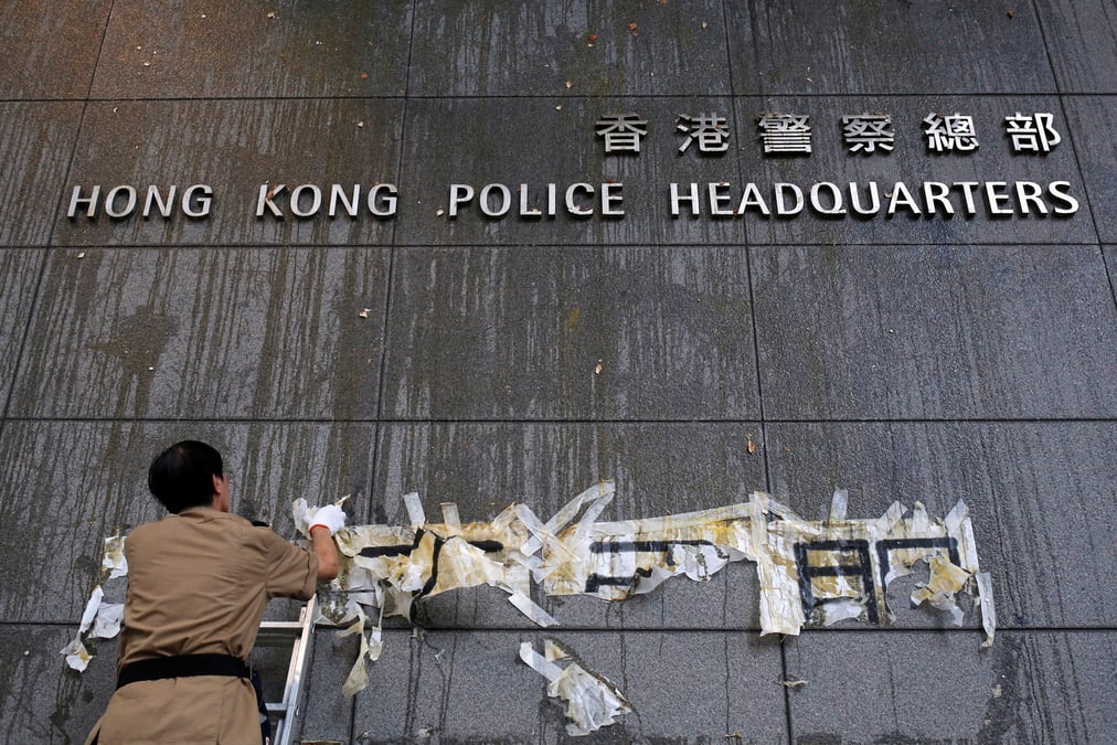 Fin d'un blocus a hong kong devant le siege de la police