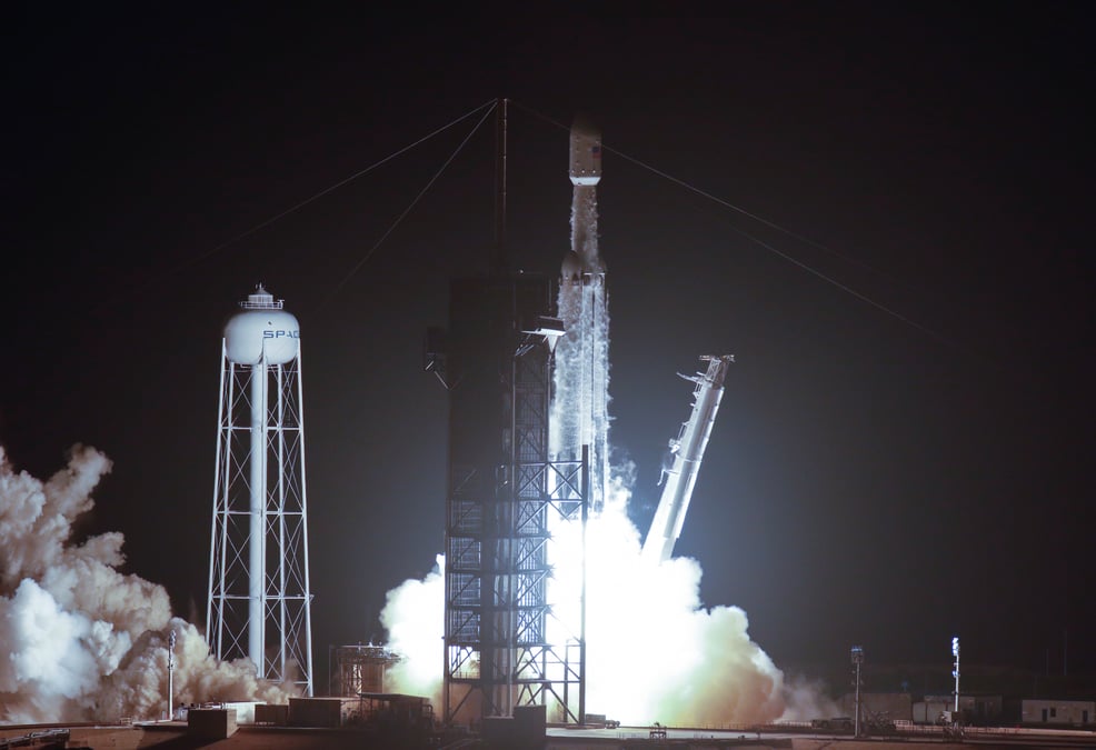 Une fusee spacex decolle de floride avec 24 satellites