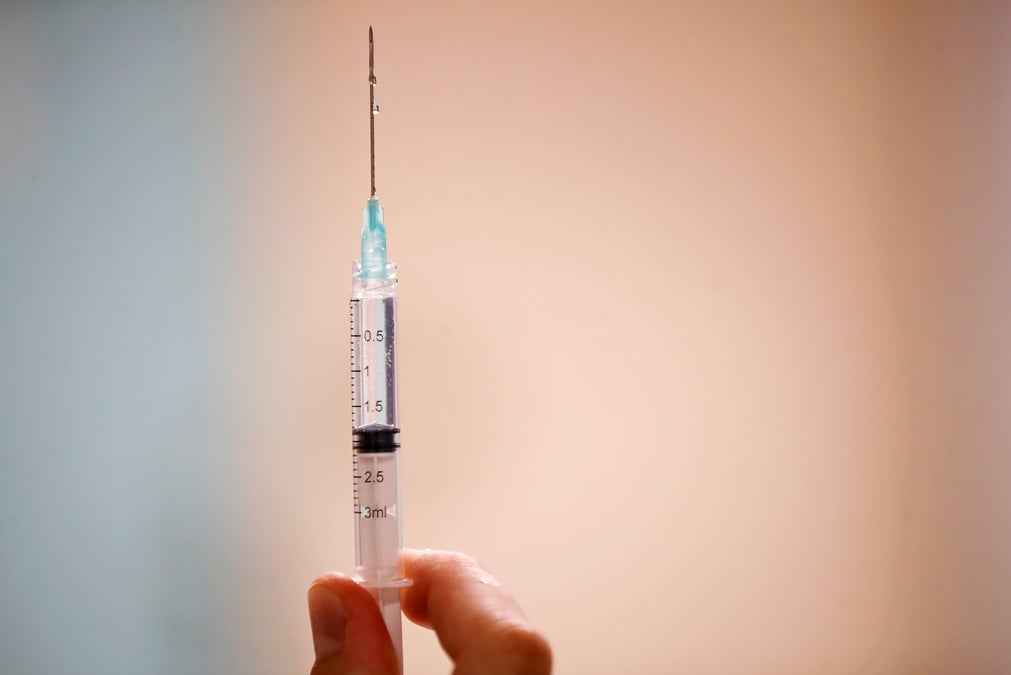 Pfizer et moderna augmentent le prix de leurs vaccins contre le coronavius en europe, rapporte le financial times