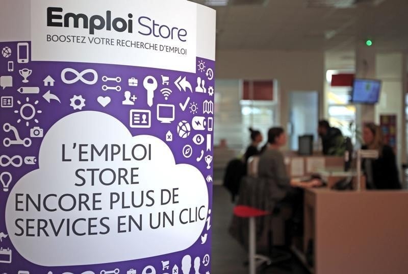 Partenariat renforce entre l'etat et les regions en matiere d'emploi