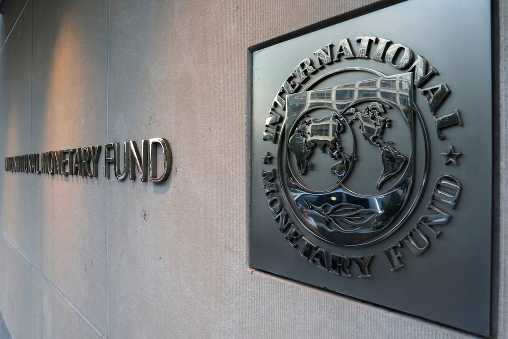 L'economie mondiale se redresse mais la reprise pourrait perdre de l'elan, selon le fmi