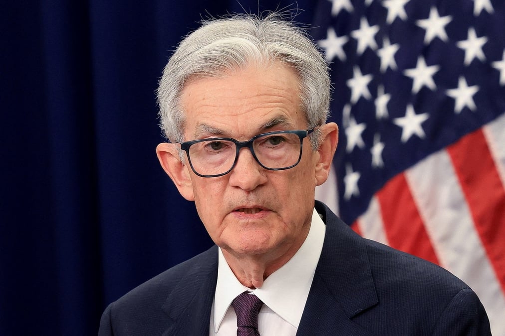 Le président de la Fed, Jerome Powell, affirme qu'il faut attendre l’été pour mieux mesurer les effets des tarifs douaniers sur les prix.