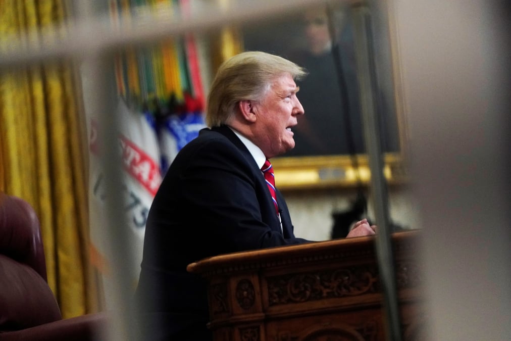 Trump stoppe l'aide federale contre les incendies en californie