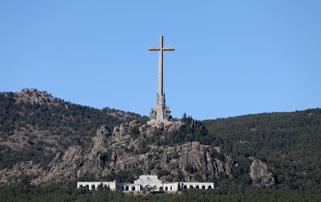 La justice espagnole autorise l'exhumation des restes de franco