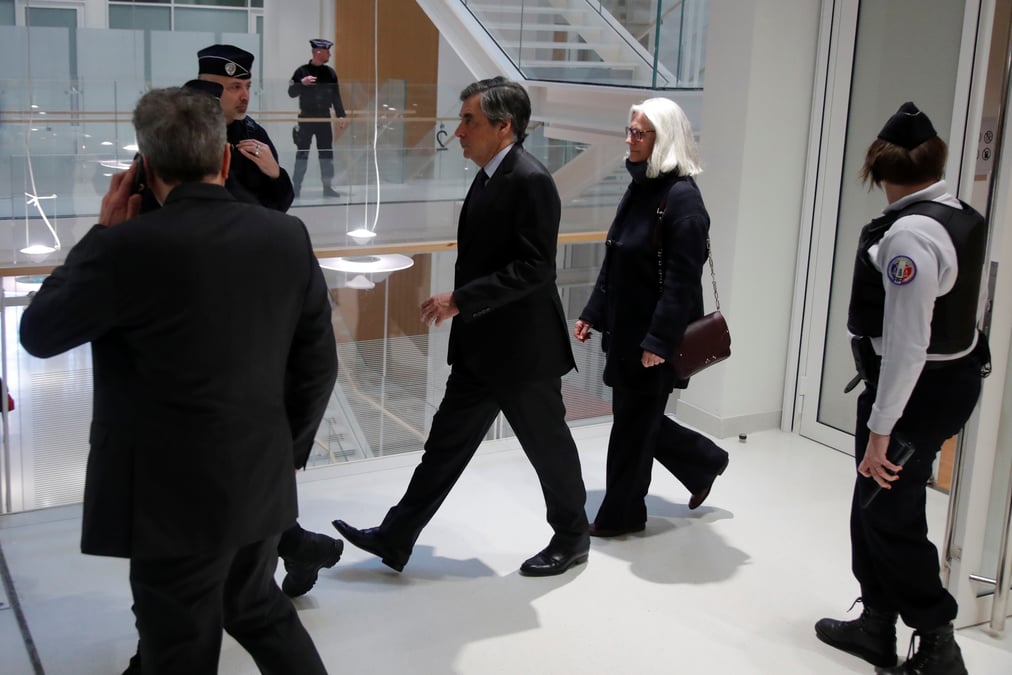 Les epoux fillon justifient les activites de penelope
