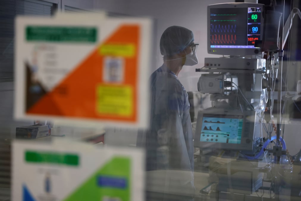 Coronavirus: la france depasse le seuil d'un million de personnes infectees