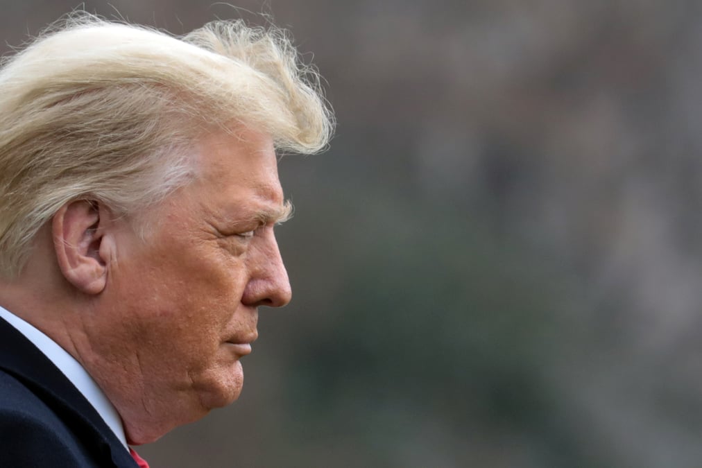 Trump ratifie le plan de relance, evite le "shutdown"