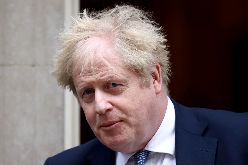 Attaquer l'ukraine serait une erreur tragique, dit johnson a poutine