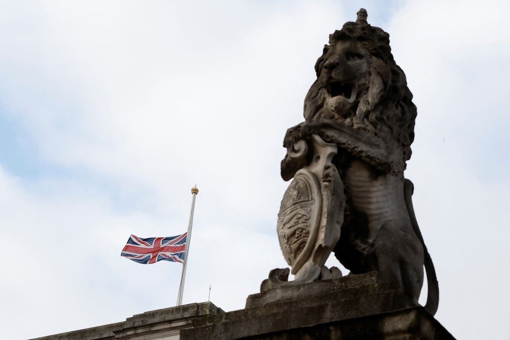 Grande-bretagne: le gouvernement decrete le deuil national pour la reine elizabeth ii